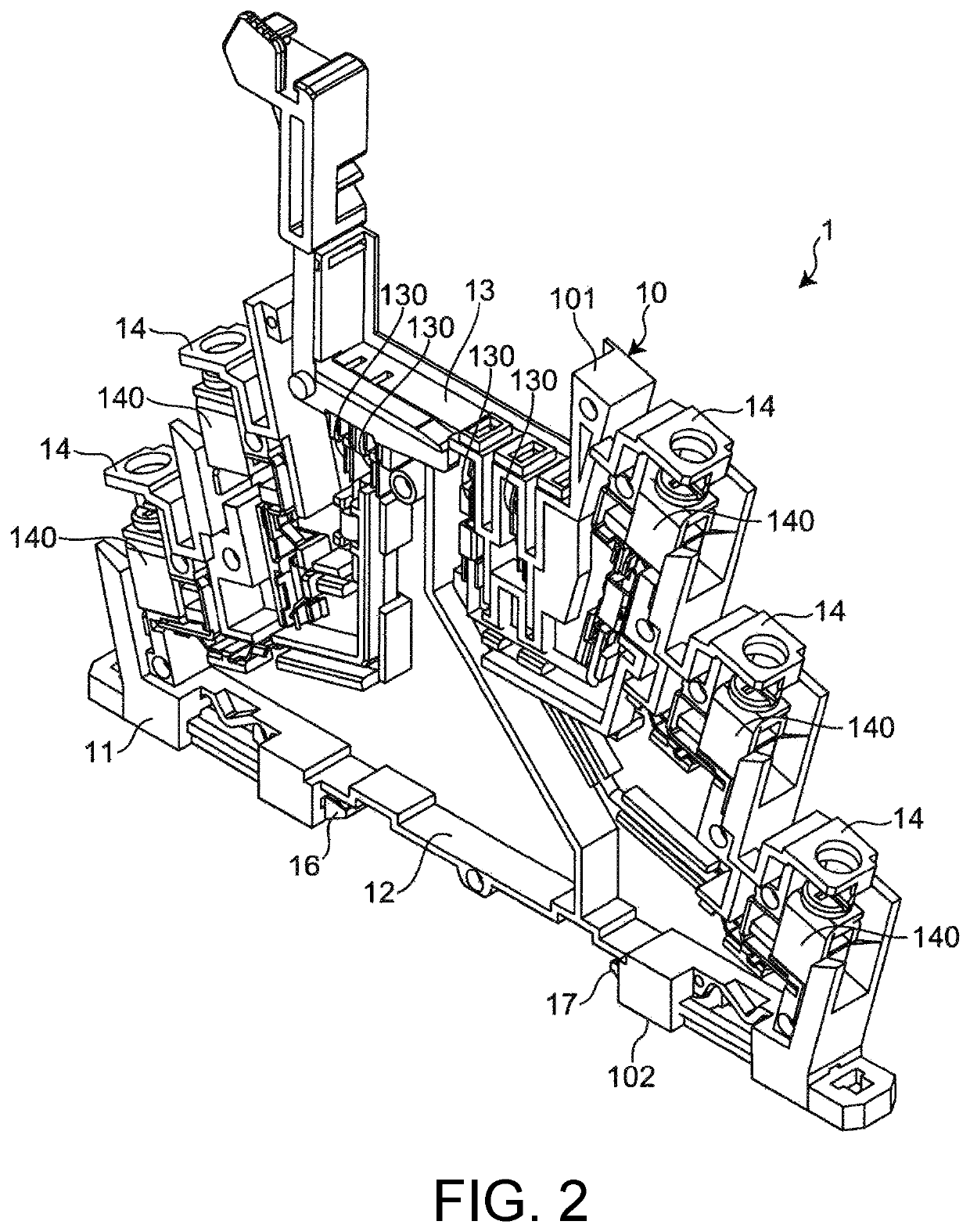 Socket with enhanced internal insulation