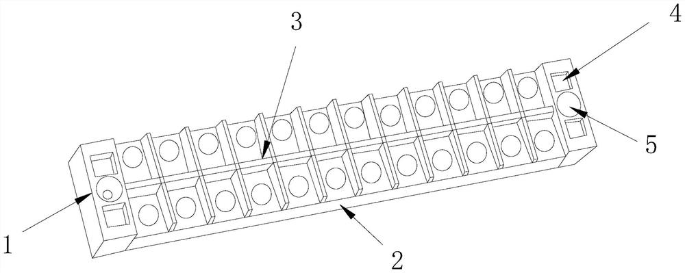 Connector for preventing short circuit between terminal and metal shell