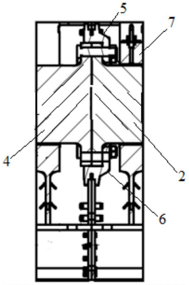 Method and device for disassembling segmented crankshaft of marine low-speed diesel engine
