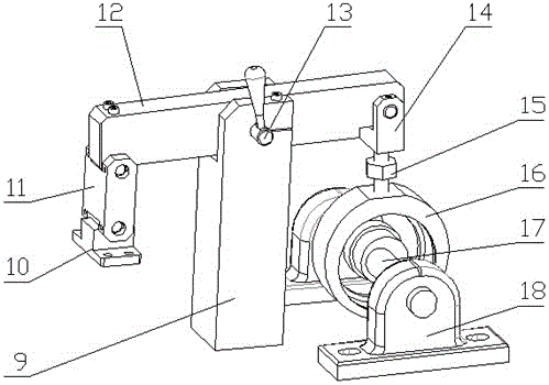 Molding device for high-precision plastic carrier tape product
