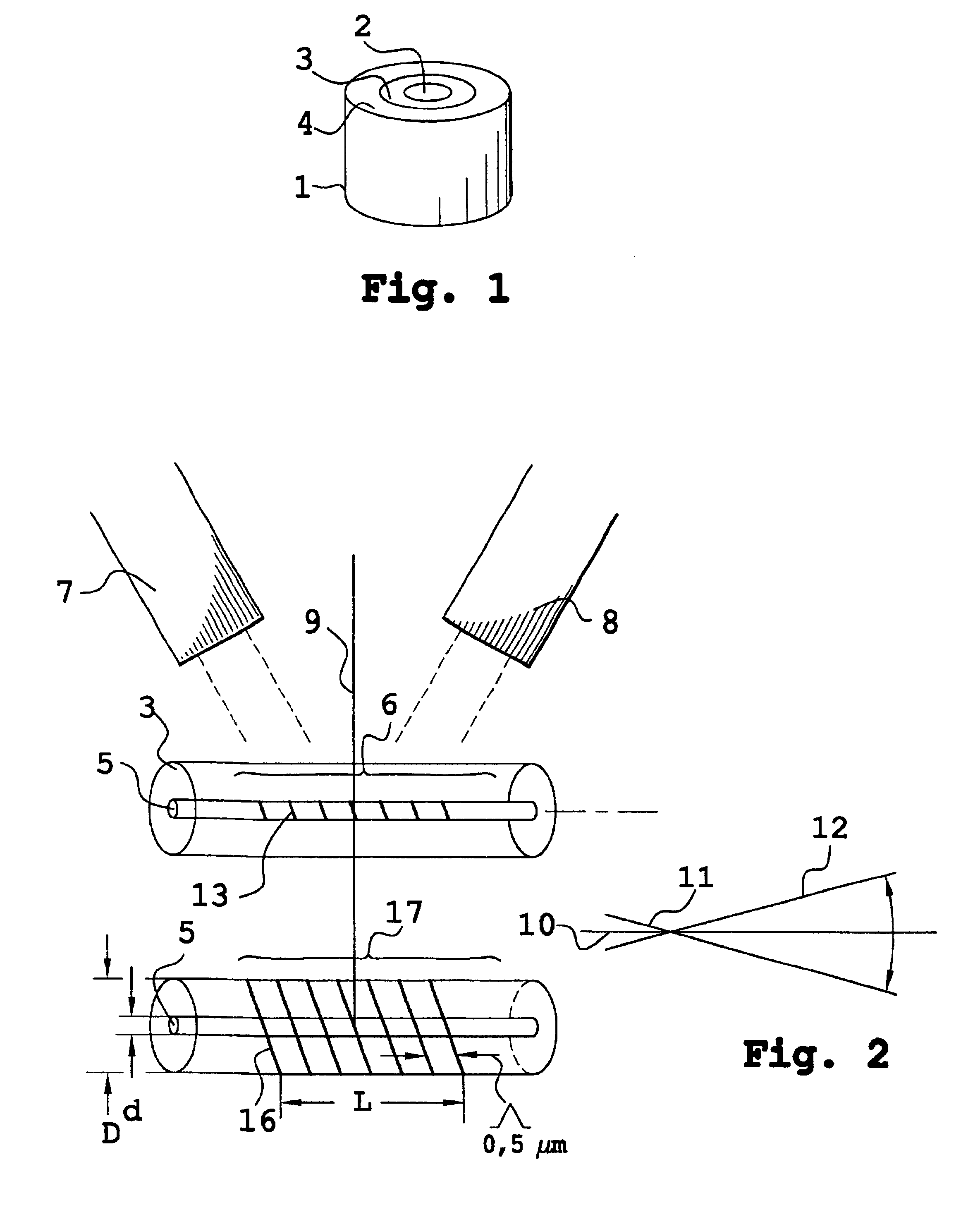 Filtering optical fiber having a modified photosensitivity profile