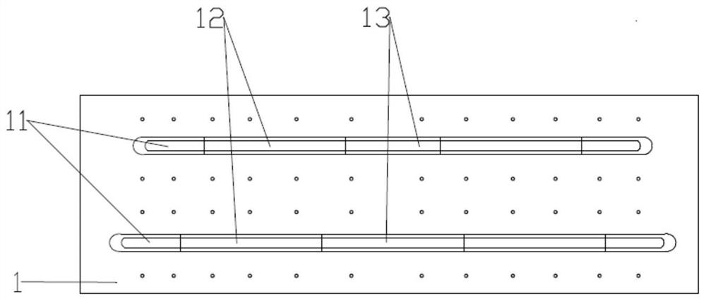 A non-through-diameter beaded panel forming die and a beaded curved panel processing method