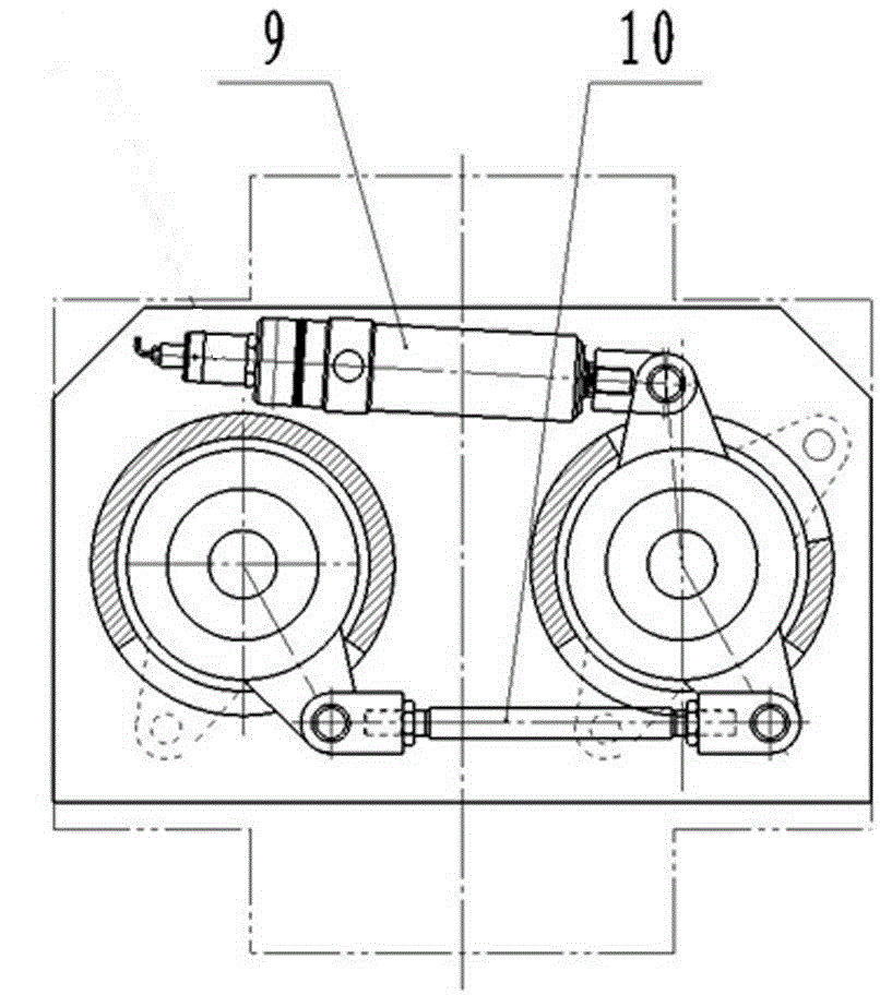 On-line roller distance dynamic fine adjusting device