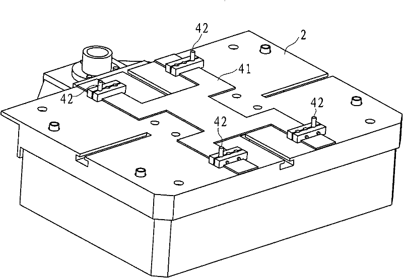 Sand-cast molding compacting device and compacting method thereof