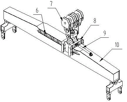 Balanced hoisting mechanism for hoisting heavy piece