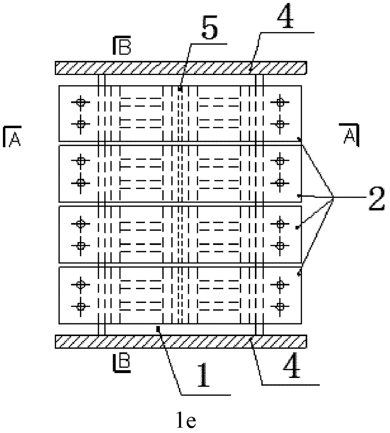 Metal damper provided with restraining devices and stiffening ribs