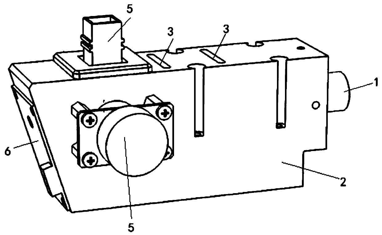 Optical detection device for specific protein immunoassay analyzer, and method for using same