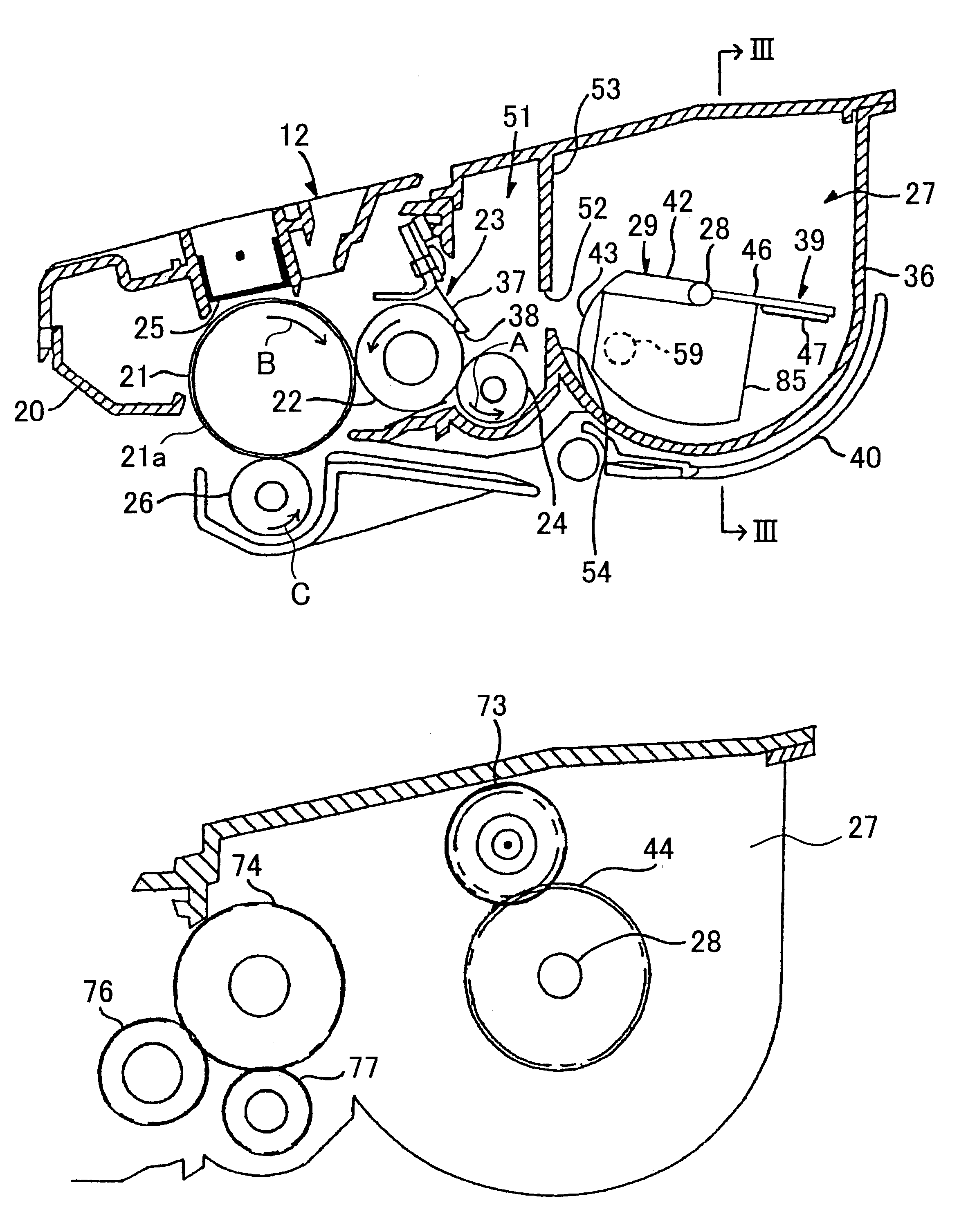 Developing cartridge with agitator driven to rotate independent from developing roller