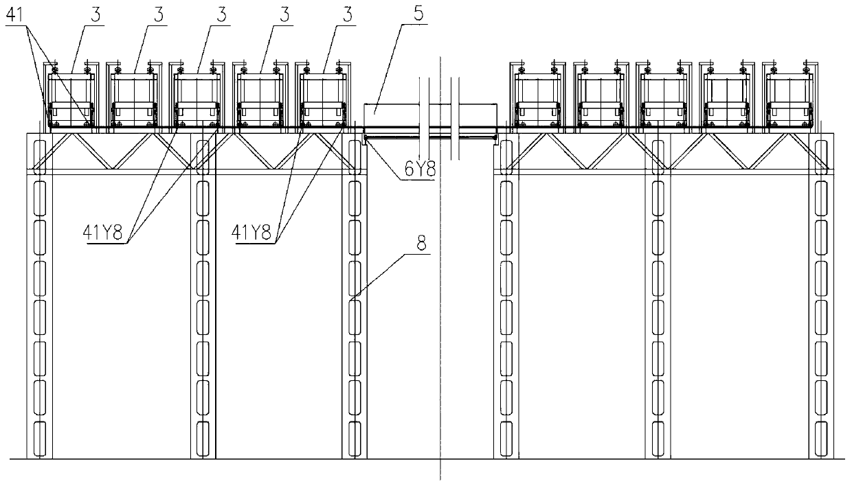 A container crane for U-shaped berth