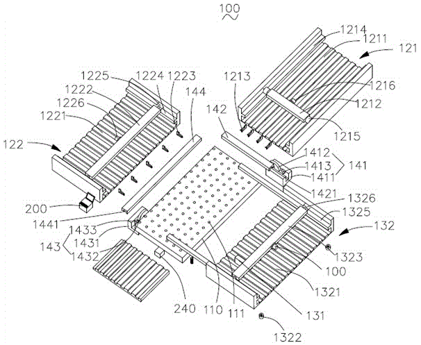 Full-automatic plate bidirectional sawing device and sawing method thereof