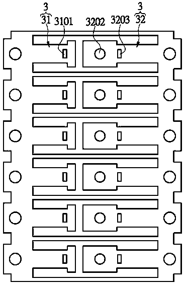 Solid electrolytic condenser packaging structure used for reducing equivalent series resistance and production method thereof