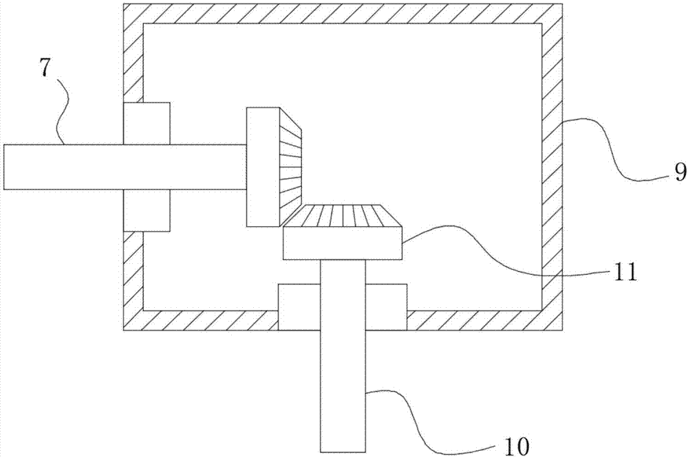 Lifting feeding device for food processing