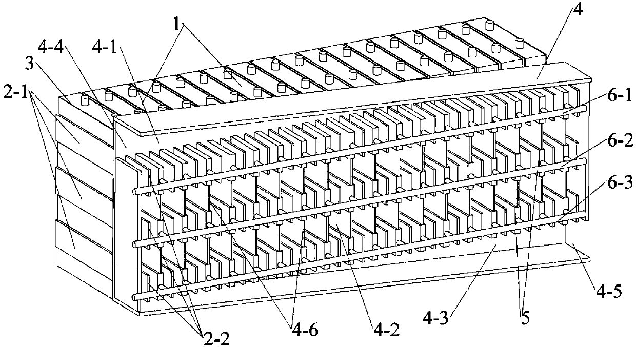 Efficient thermal management system for large-scale power battery and control method