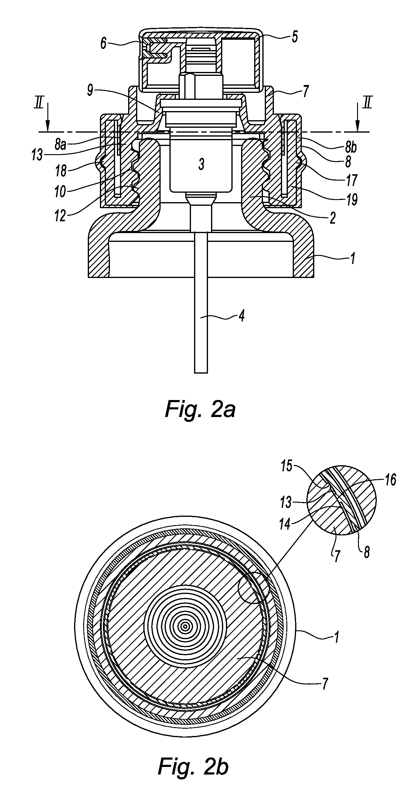 Device for fastening a dispensing pump on a bottle containing a product