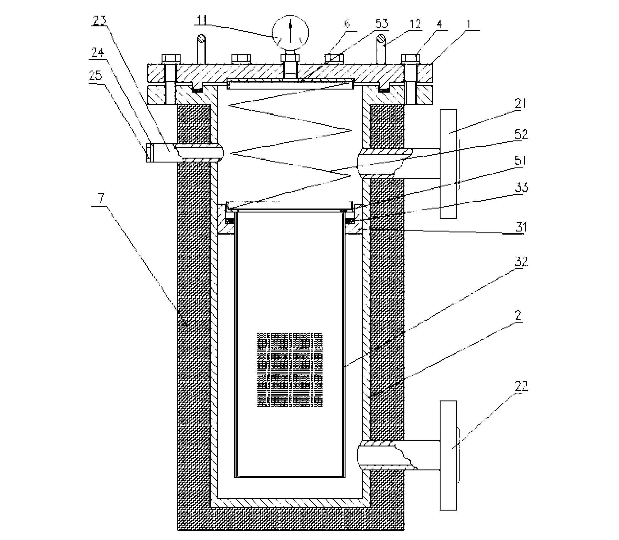 Anti-liquid-channeling high-temperature-resisting filtering device