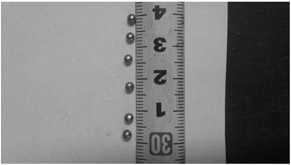 Brittle metal microspheres preparation method based on metal microspheres forming device