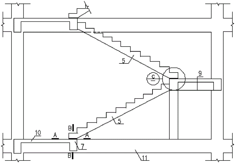 Reinforced concrete stair with local steel plate type sliding device on support