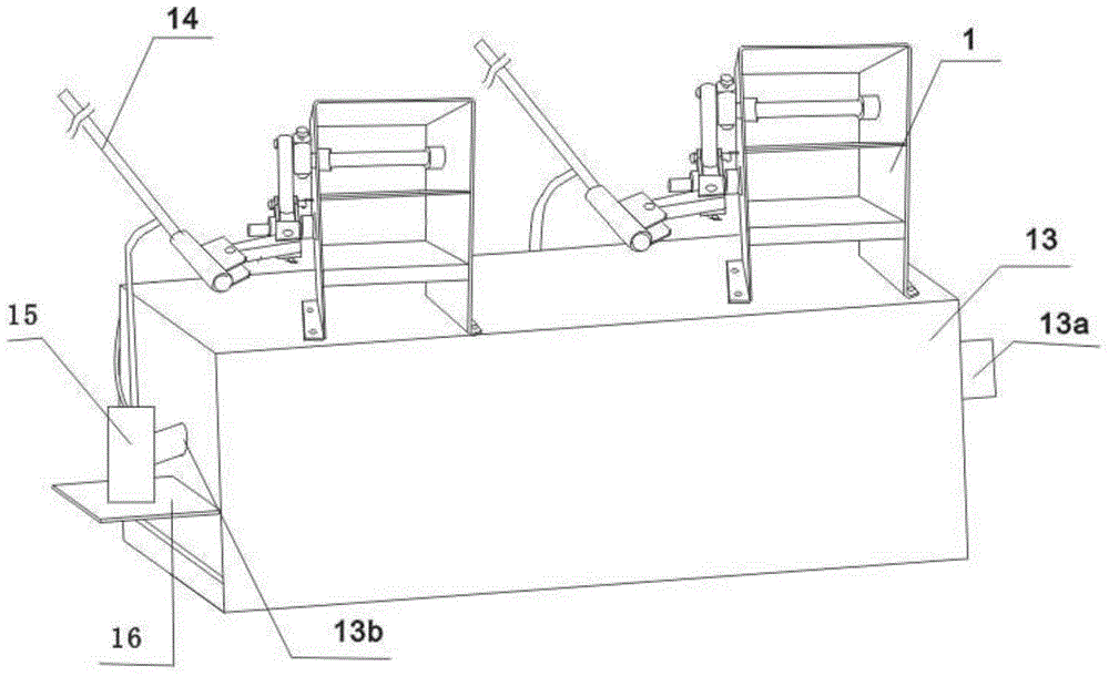 Cleaning device for cleaning filtering net by up-down swinging on solid-liquid separator