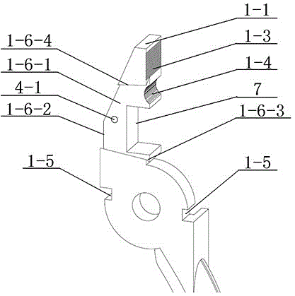 A vise with replaceable blades