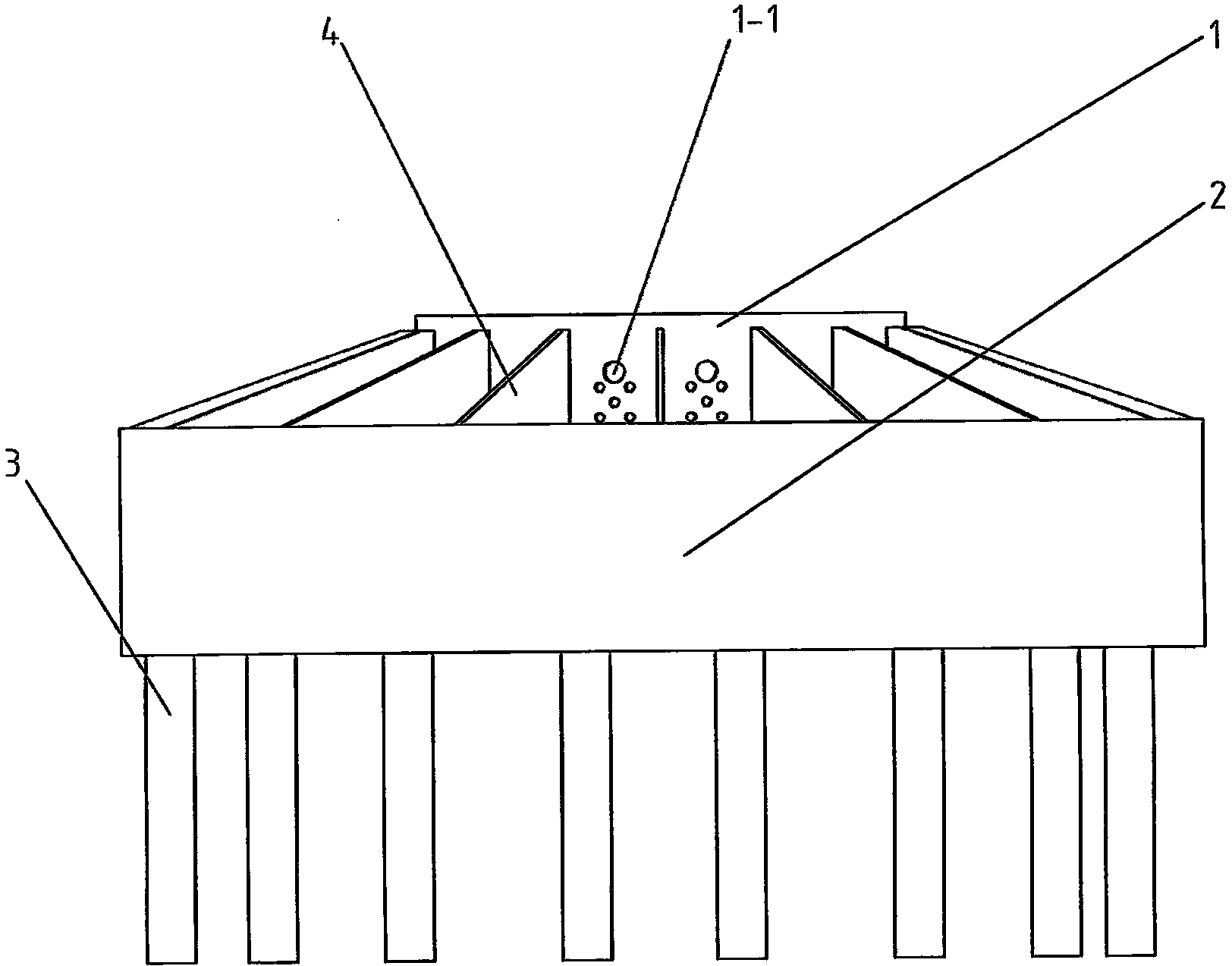 Automatic equivalent distributing device of cluster distillation reflux