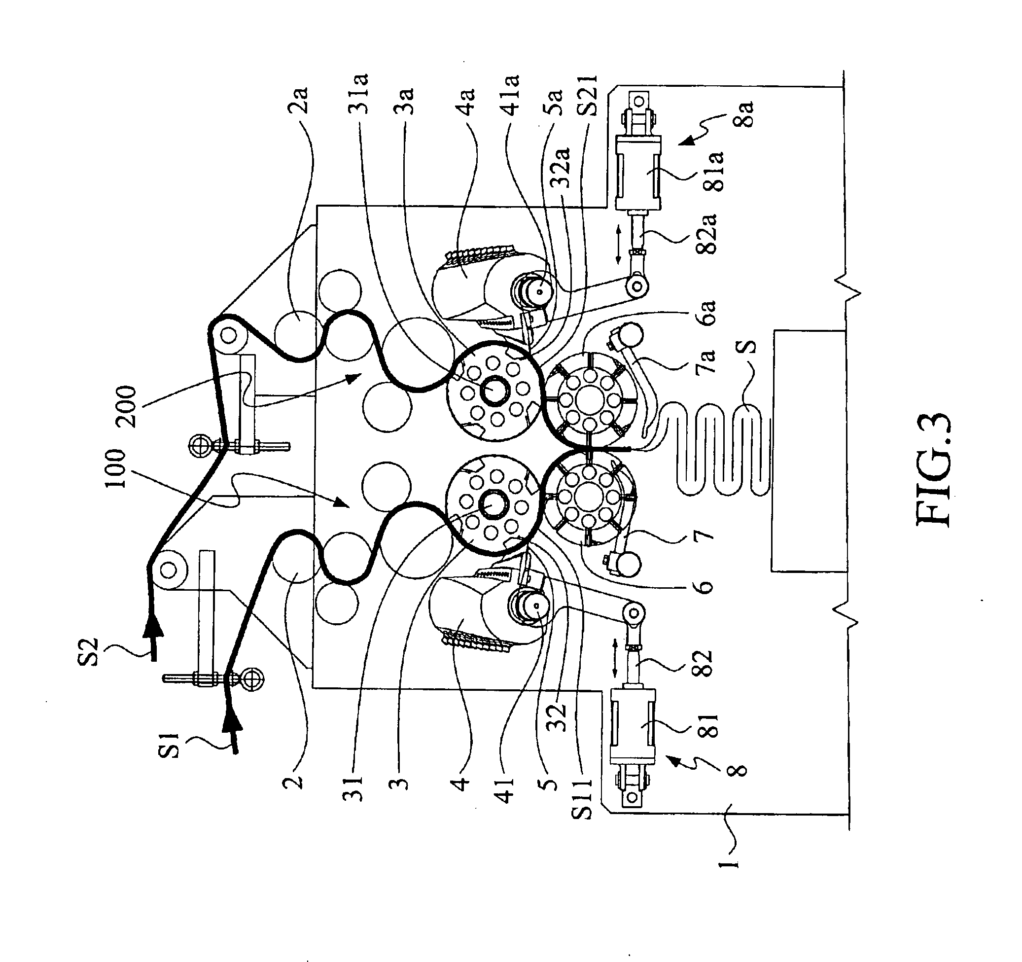 Tissue paper cutting mechanism having upper knife with variable spiral curve angle and upper knife structure therefor