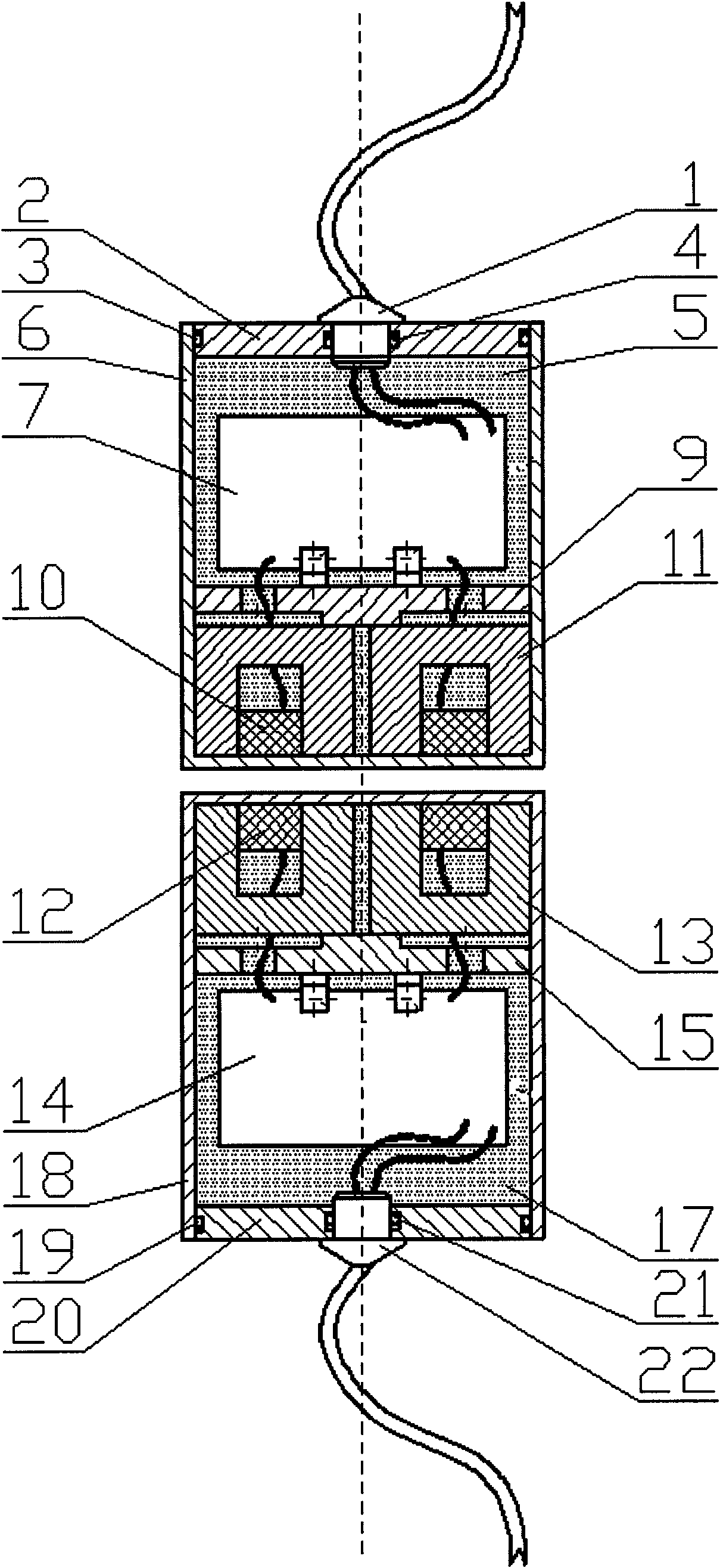 Non-contact connecting device for transmitting underwater electric energy