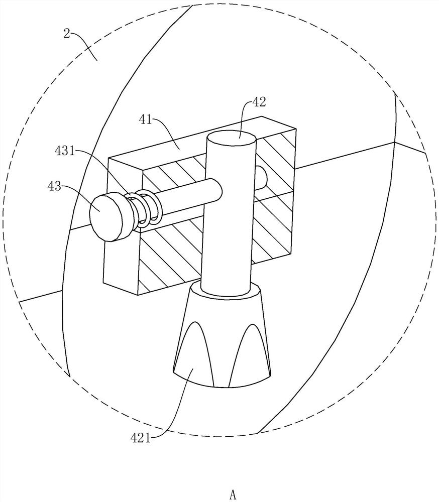 Spliced display screen capable of preventing image deformation