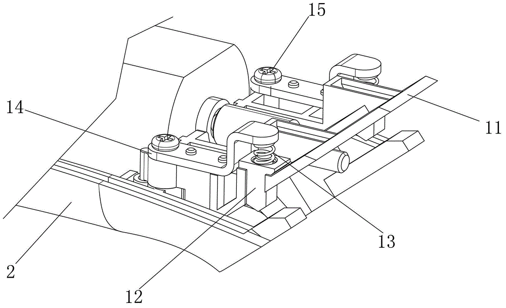 Hairdressing device with elastic latches for controlling mounting and dismounting of knife head