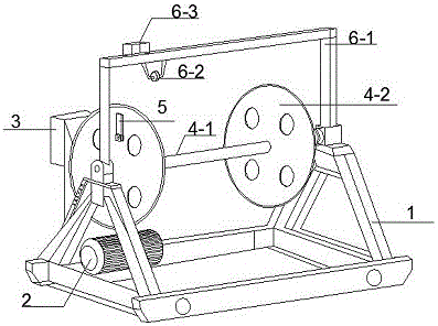 Drilling winch capable of achieving automatic rope arrangement