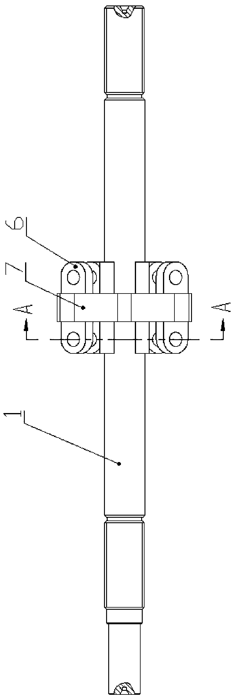 Self-centering hole inner clamping device capable of achieving automatic compensation and tension maintaining during part heating