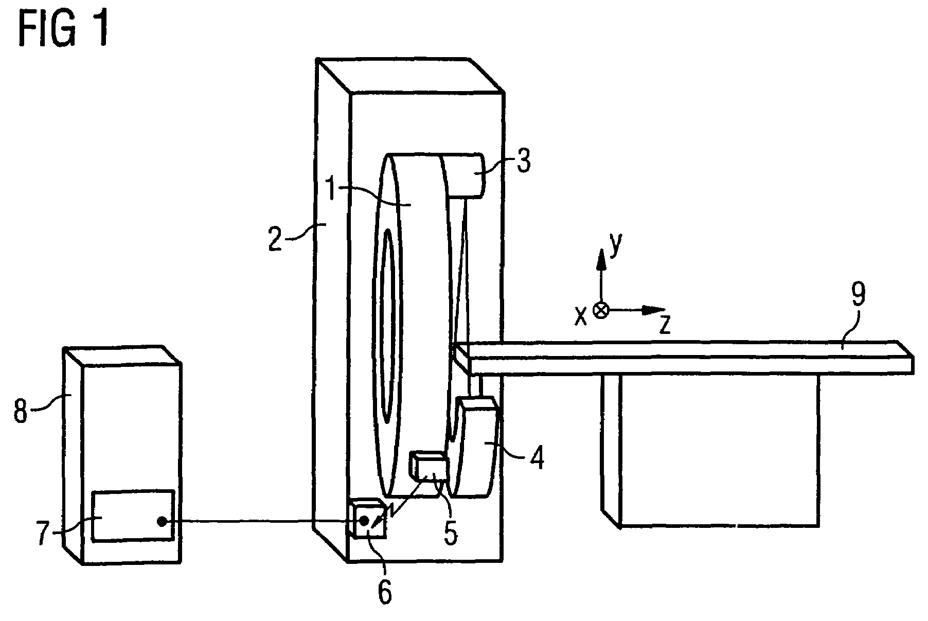 Device for non-contacting transmission of electrical signals between two relatively moving parts, with reduced perturbing radiation