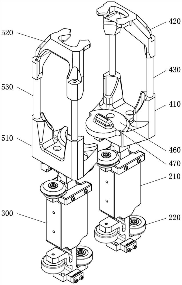Bottled product conveying device