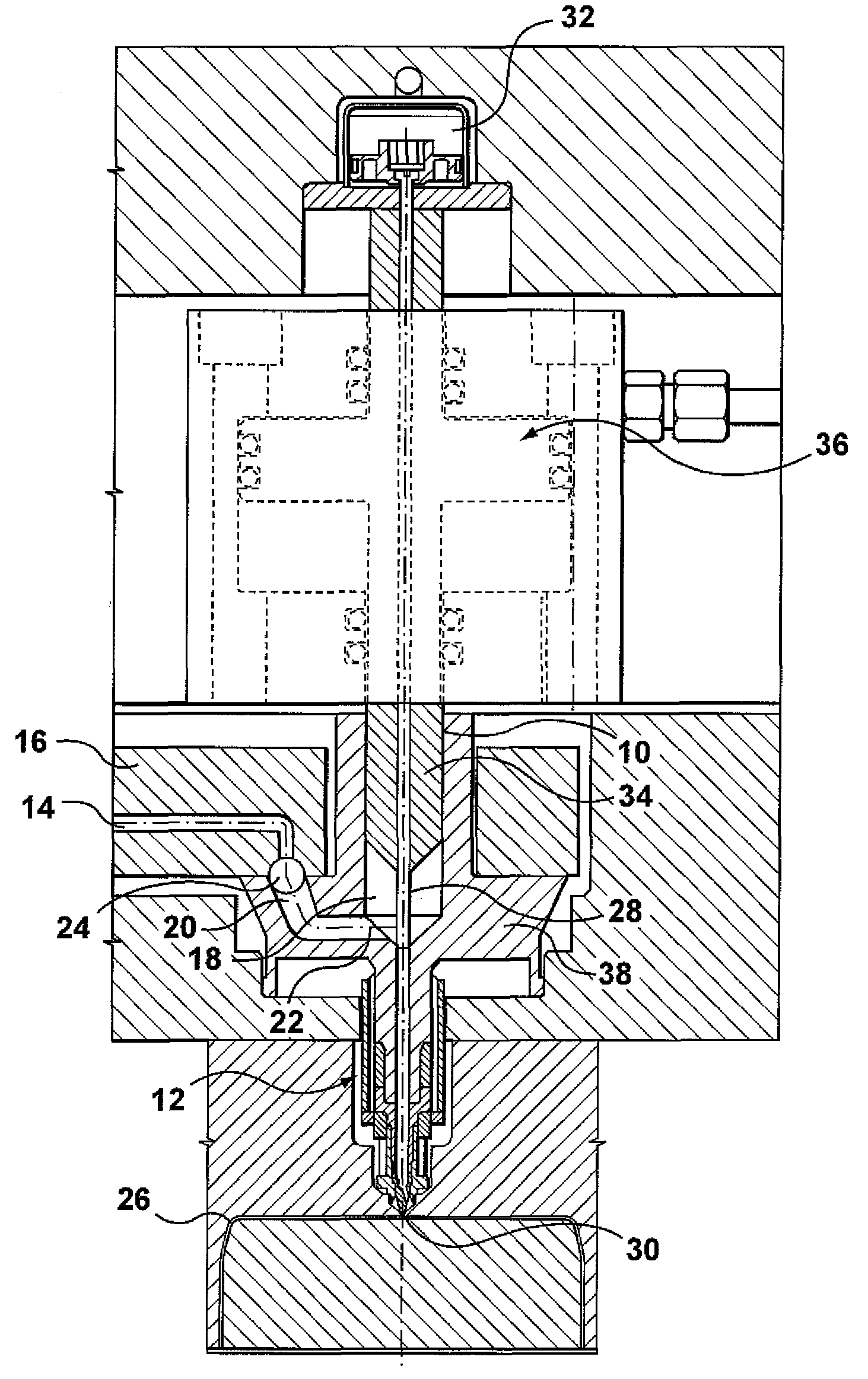 High pressure injection molding nozzle with low pressure manifold