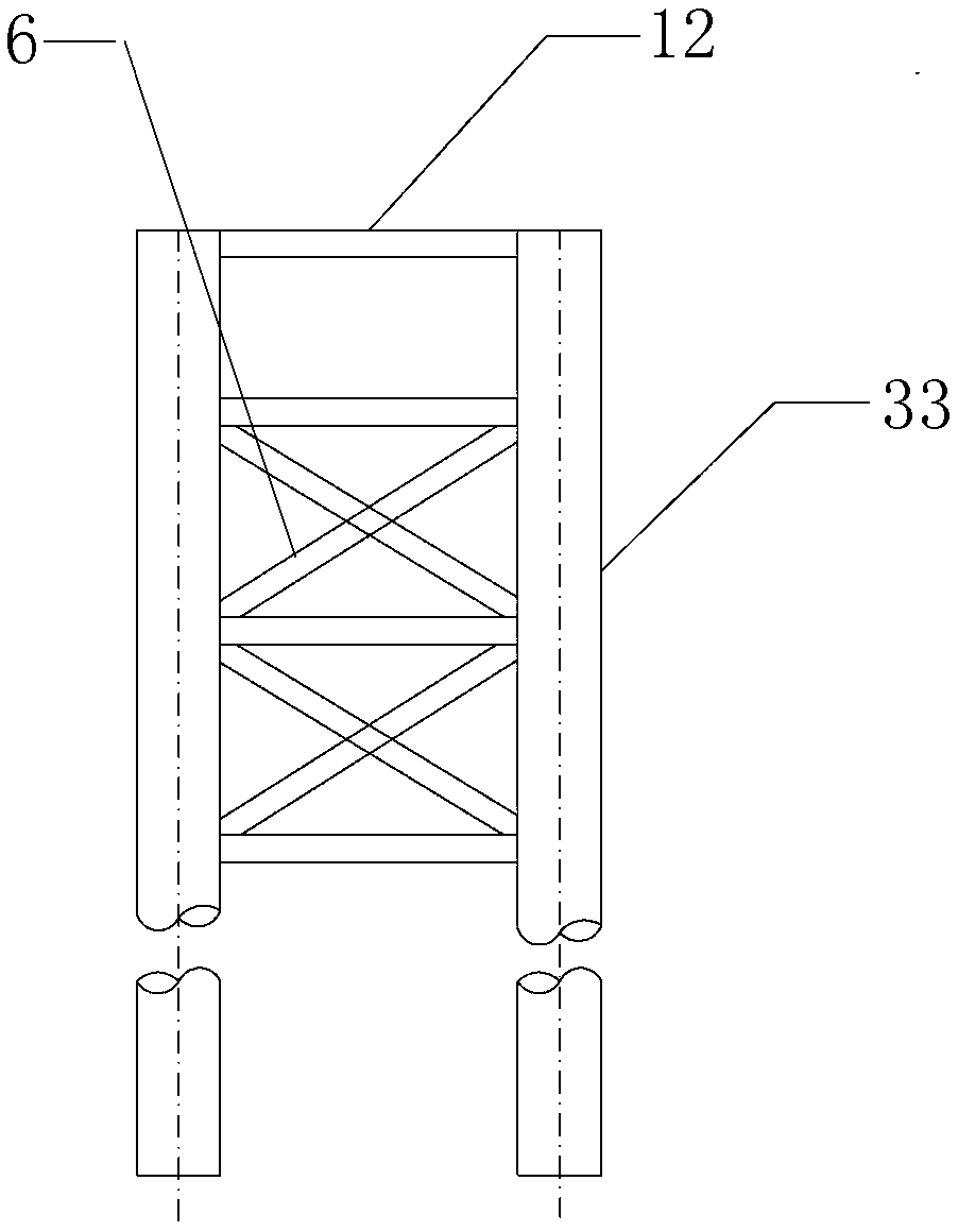 Method and a reinforcing device for transverse limit and reinforcement of the middle part of a steel trestle