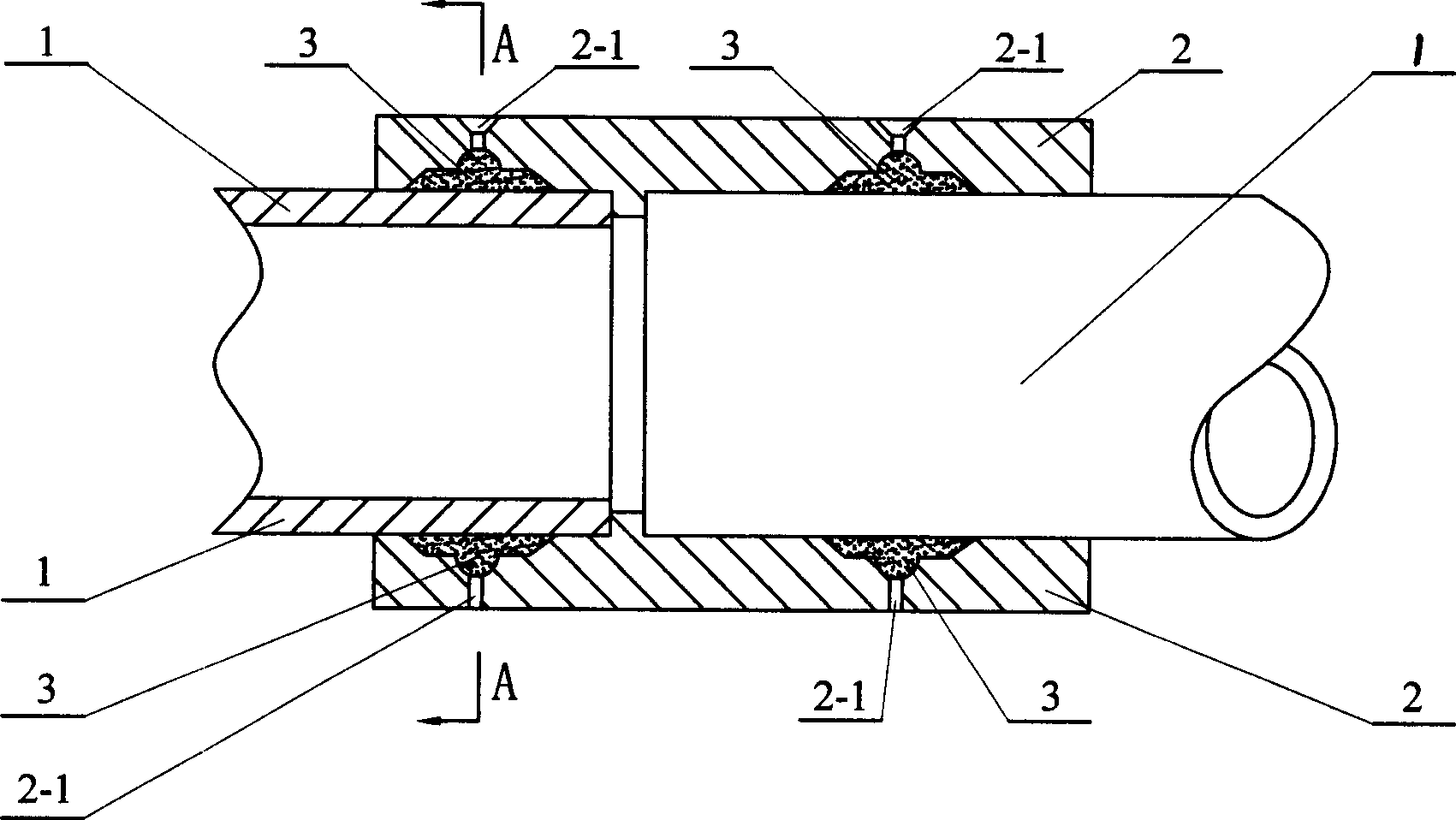 Pressure injection-moulded hot melt sealed pipe joint and sealing method thereof