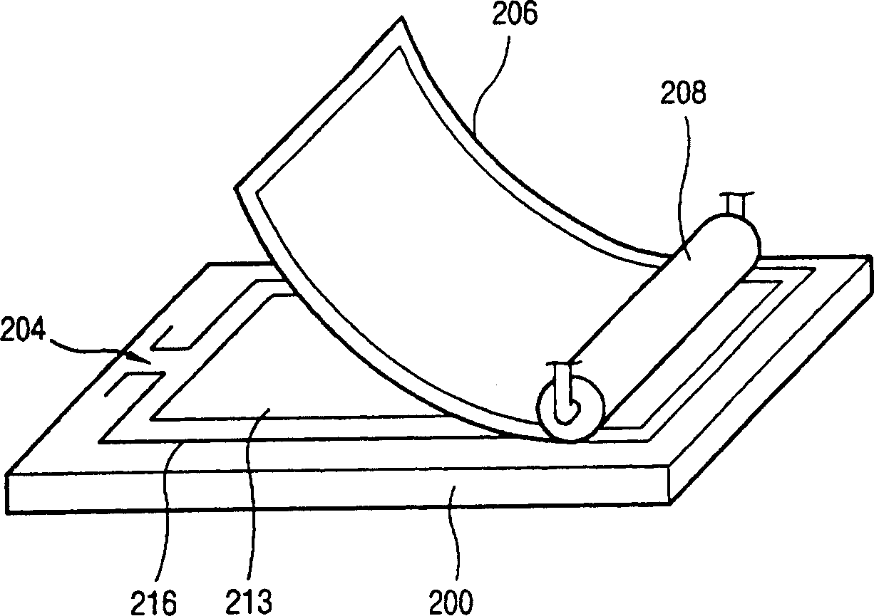 Separation filler for mfg. LCD display panel and method of controlling distance of nozzle and substrate