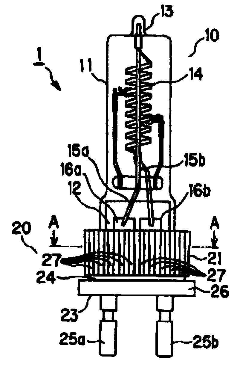 Lamp arrangement with a lamp and a base