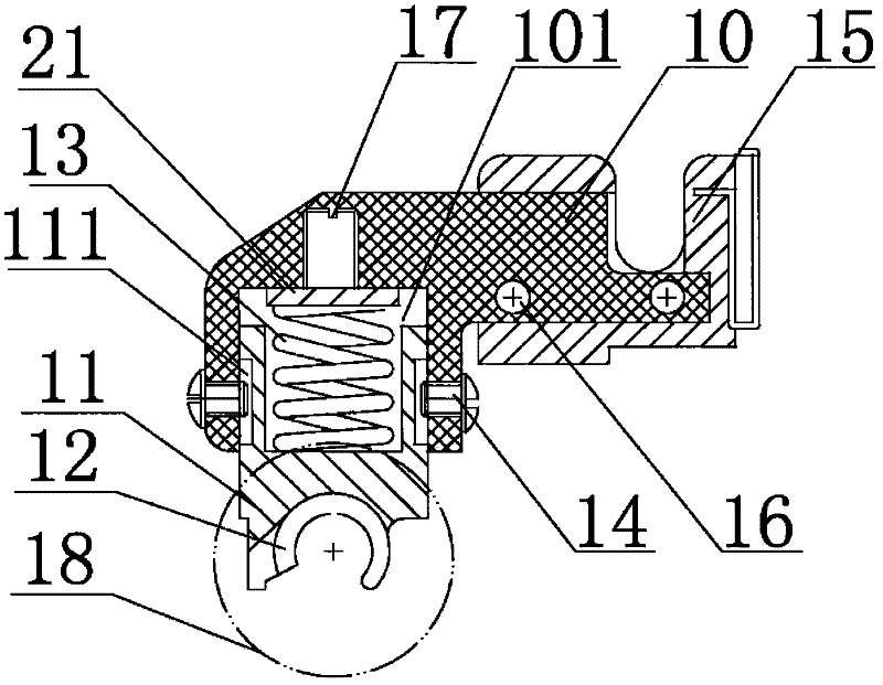 Adjusting installing structure of guiding roller claw in compact spinning cradle