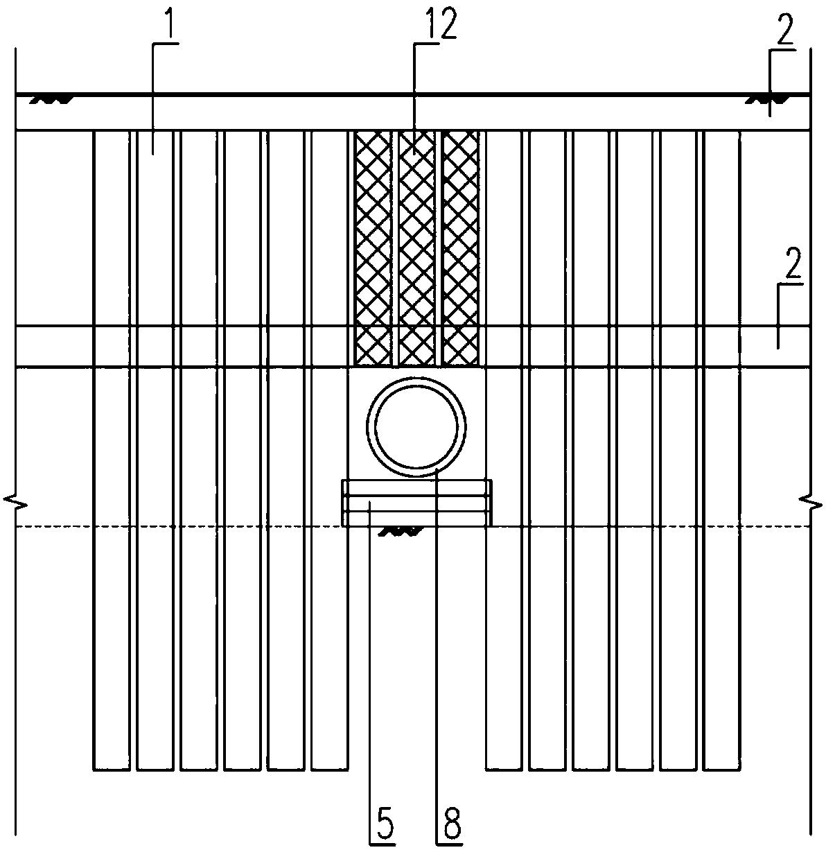 Supporting structure suitable for non-closed foundation pit