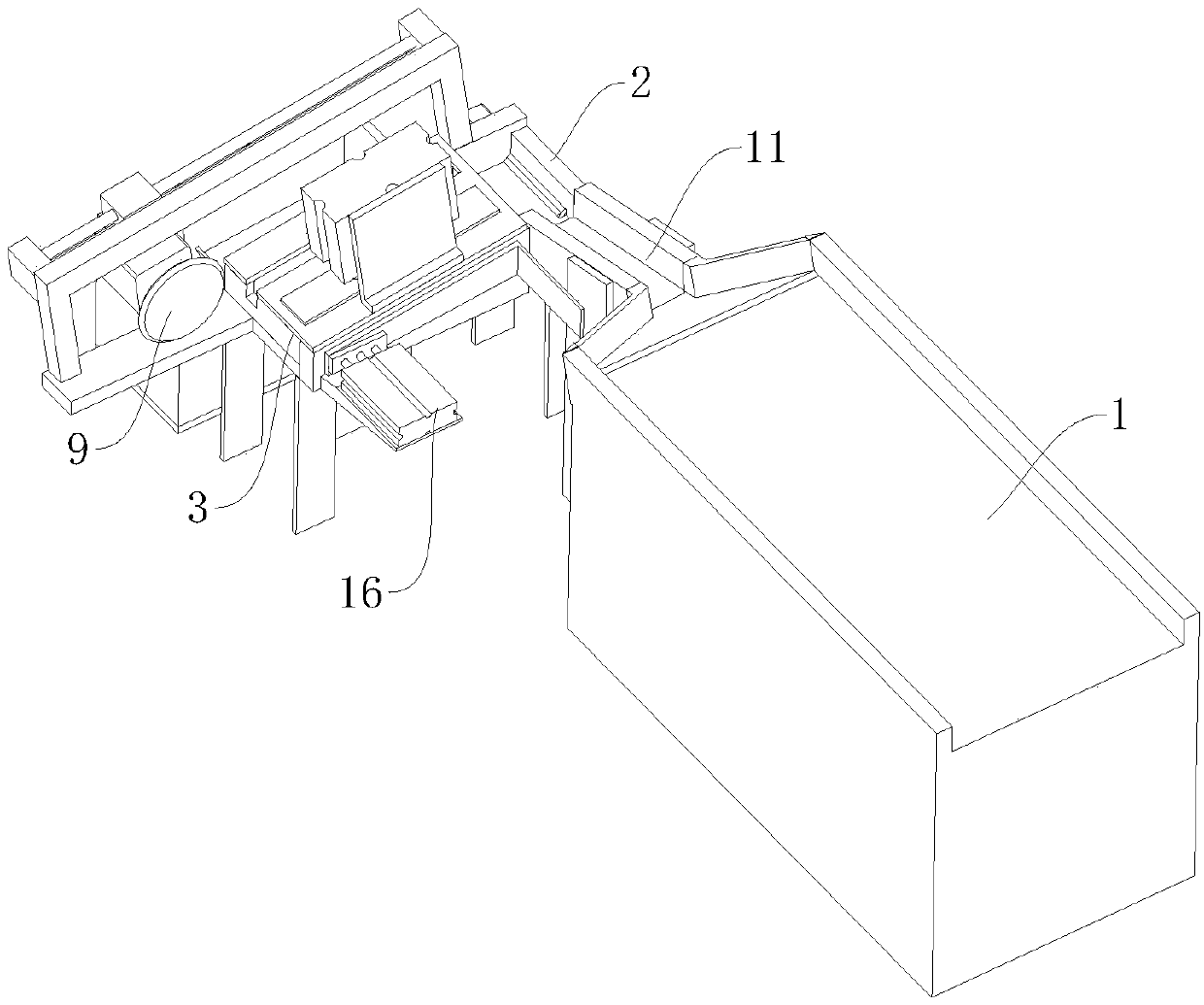 Automatic slitting device for pecans