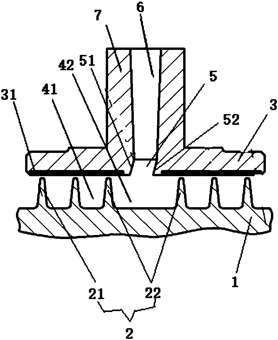 Aviation engine labyrinth seal structure with tapered leading air holes