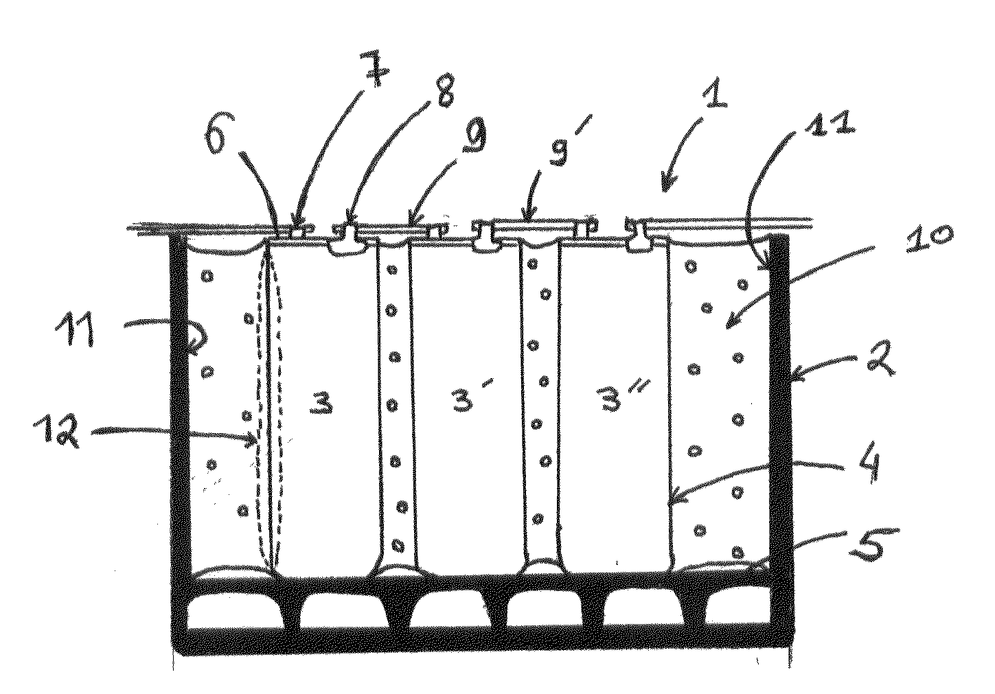 Battery of electrochemical generators comprising a foam as inter-generator filler material