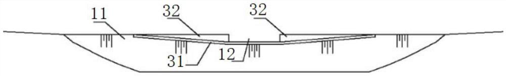 Earth dam structure with traffic and flood discharge functions and construction device