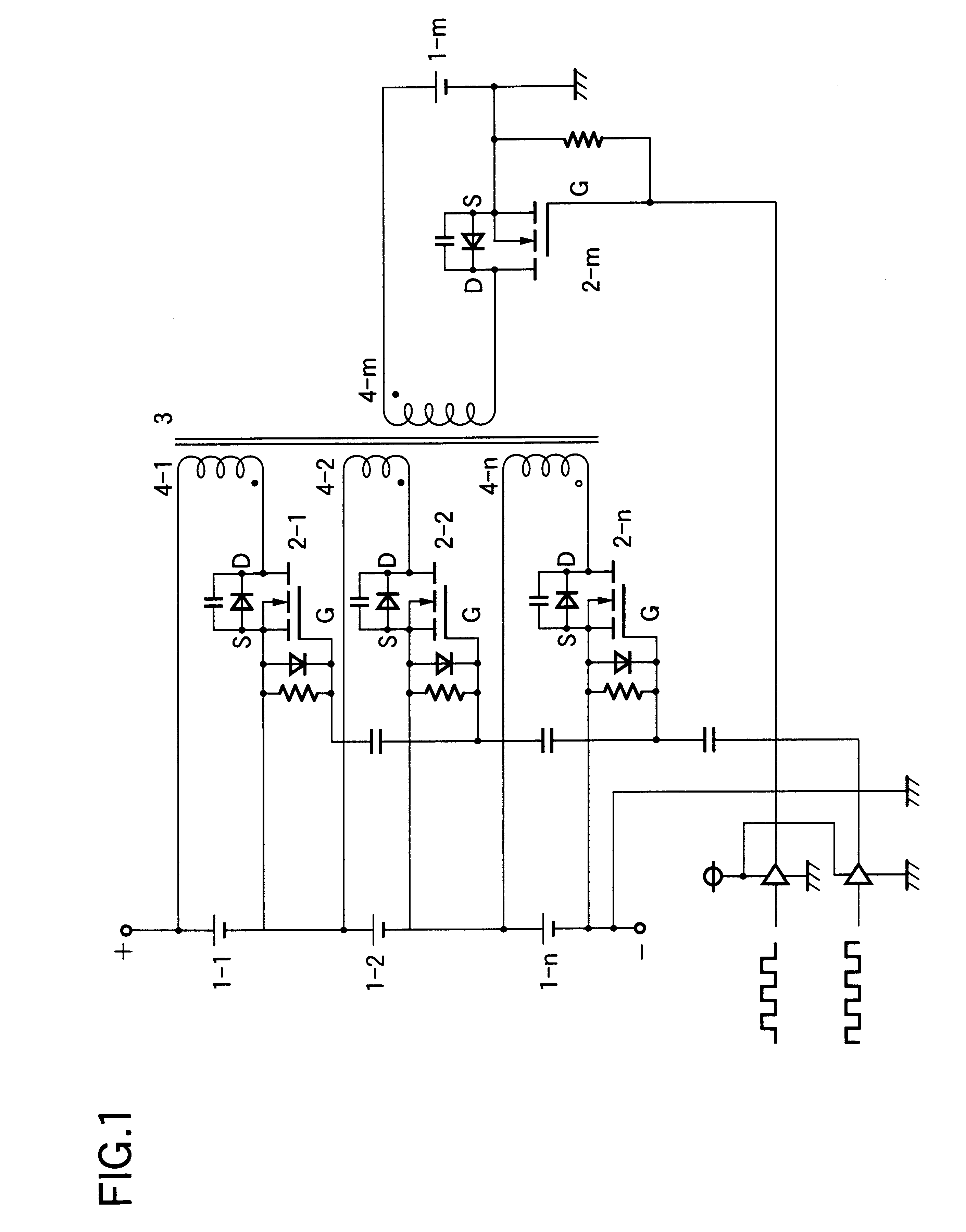 Voltage equalizing apparatus and voltage equalizing method for battery devices