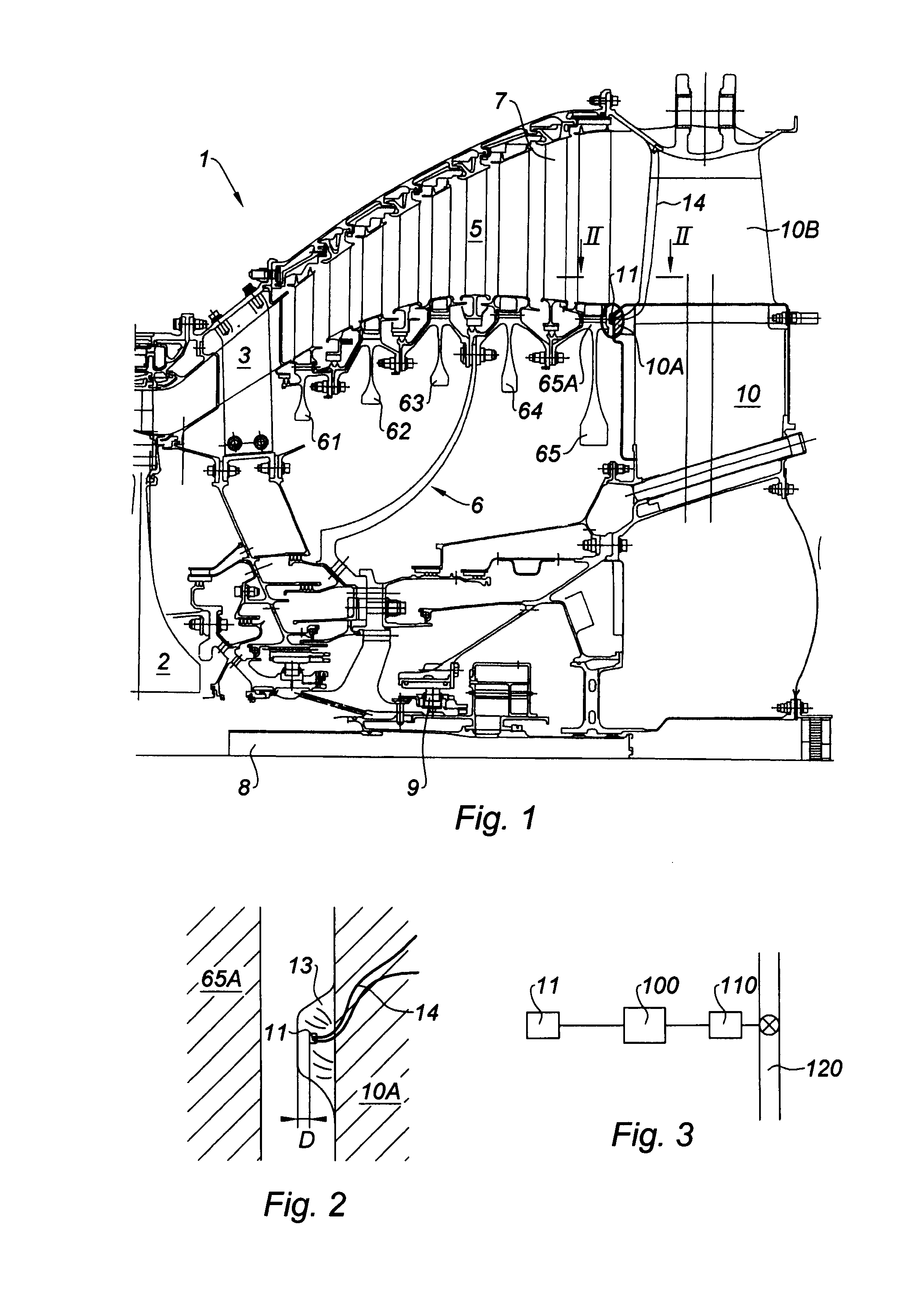 Method and device for reducing the speed in the event of breakage of a gas turbine engine turbine shaft