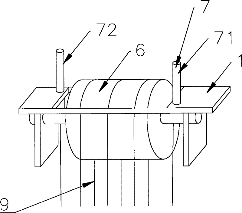 Rope head device for automatically balancing tensile force of wire rope