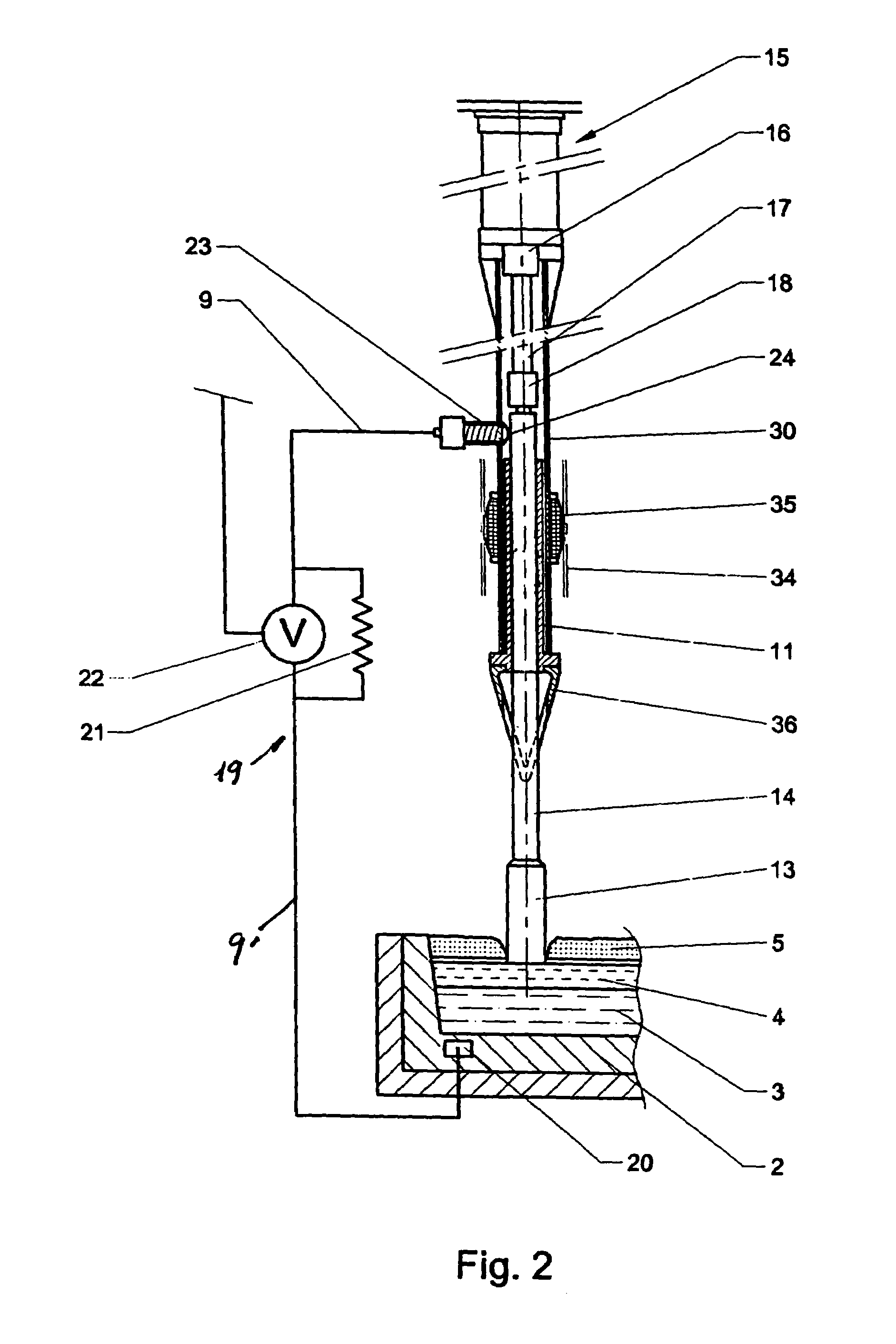 Device for controlling the travel distance of a chisel in a feeding system for an aluminium production electrolytic cell