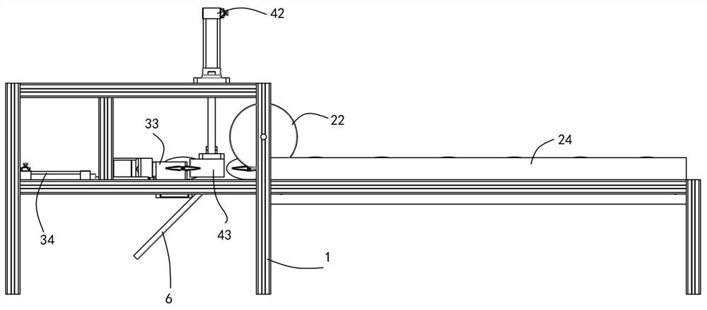 A cross-rolling fish brain extraction line