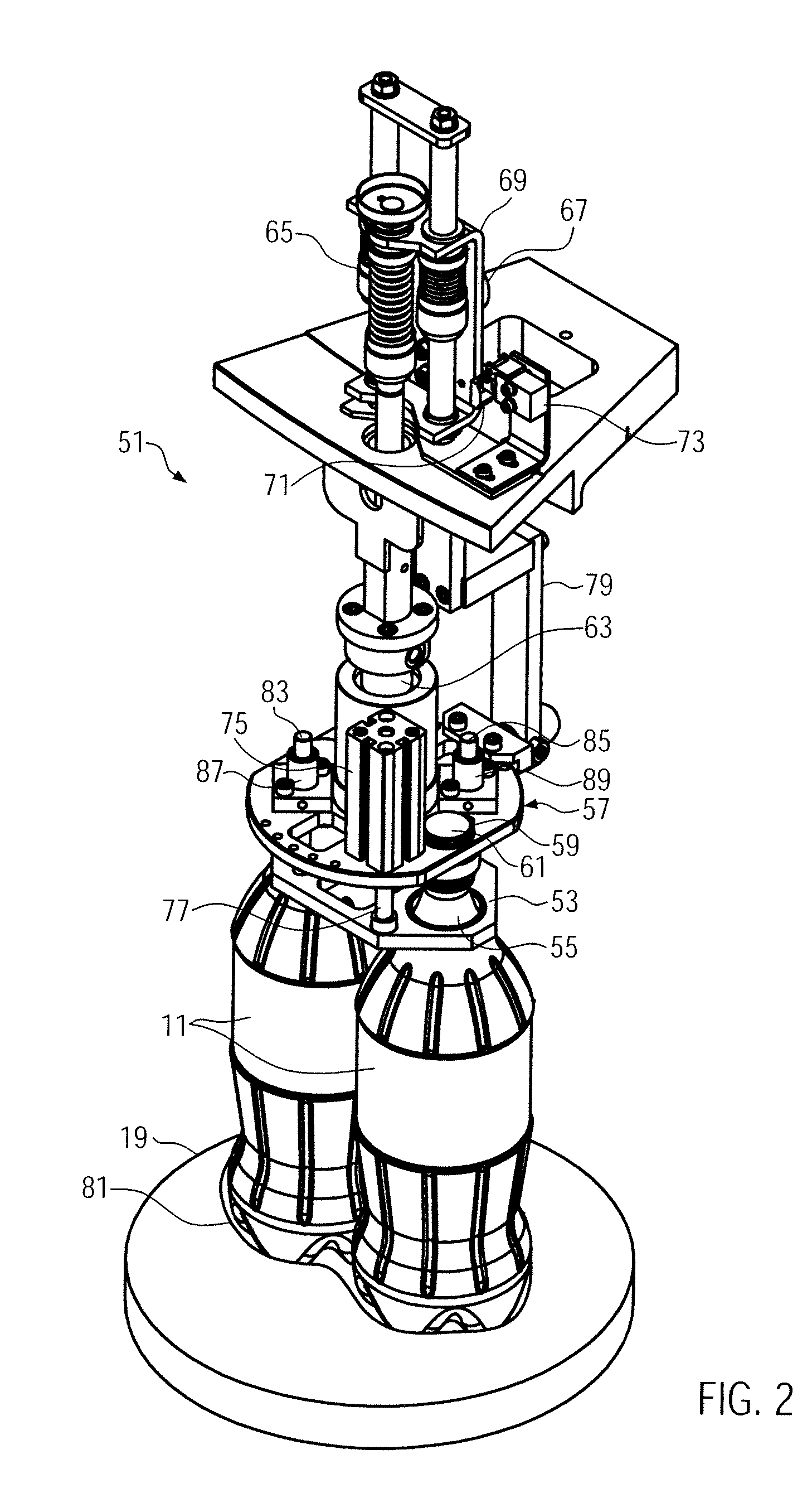 Centering unit for aligning at least two grouped vessels and method for aligning two grouped vessels