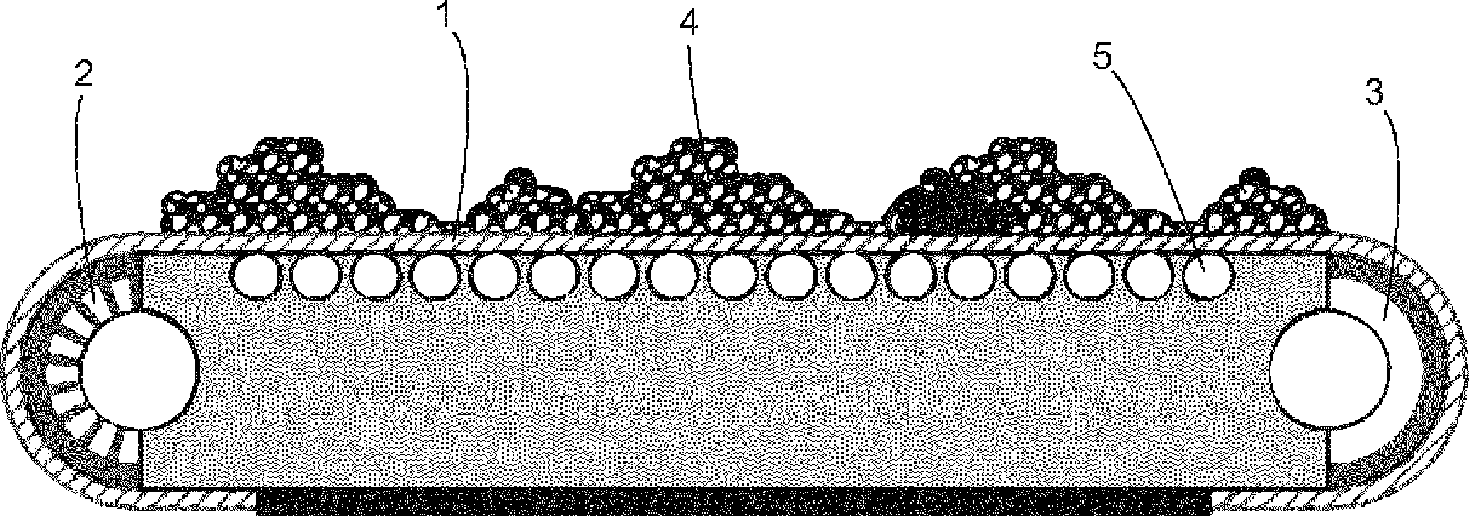 Continuous conveyor for transporting heavy bulk material or articles